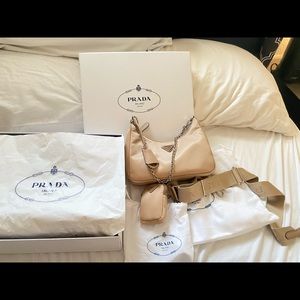 Prada Re-edition 2005 pochette bag